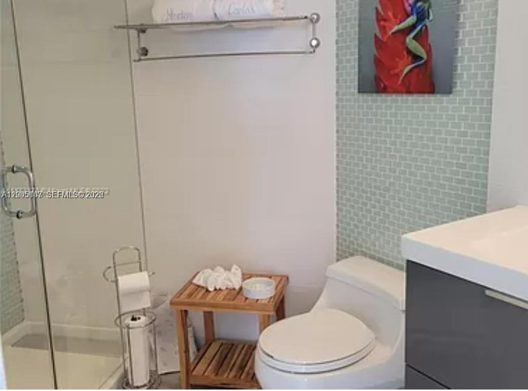 5880 Collins Ave 604