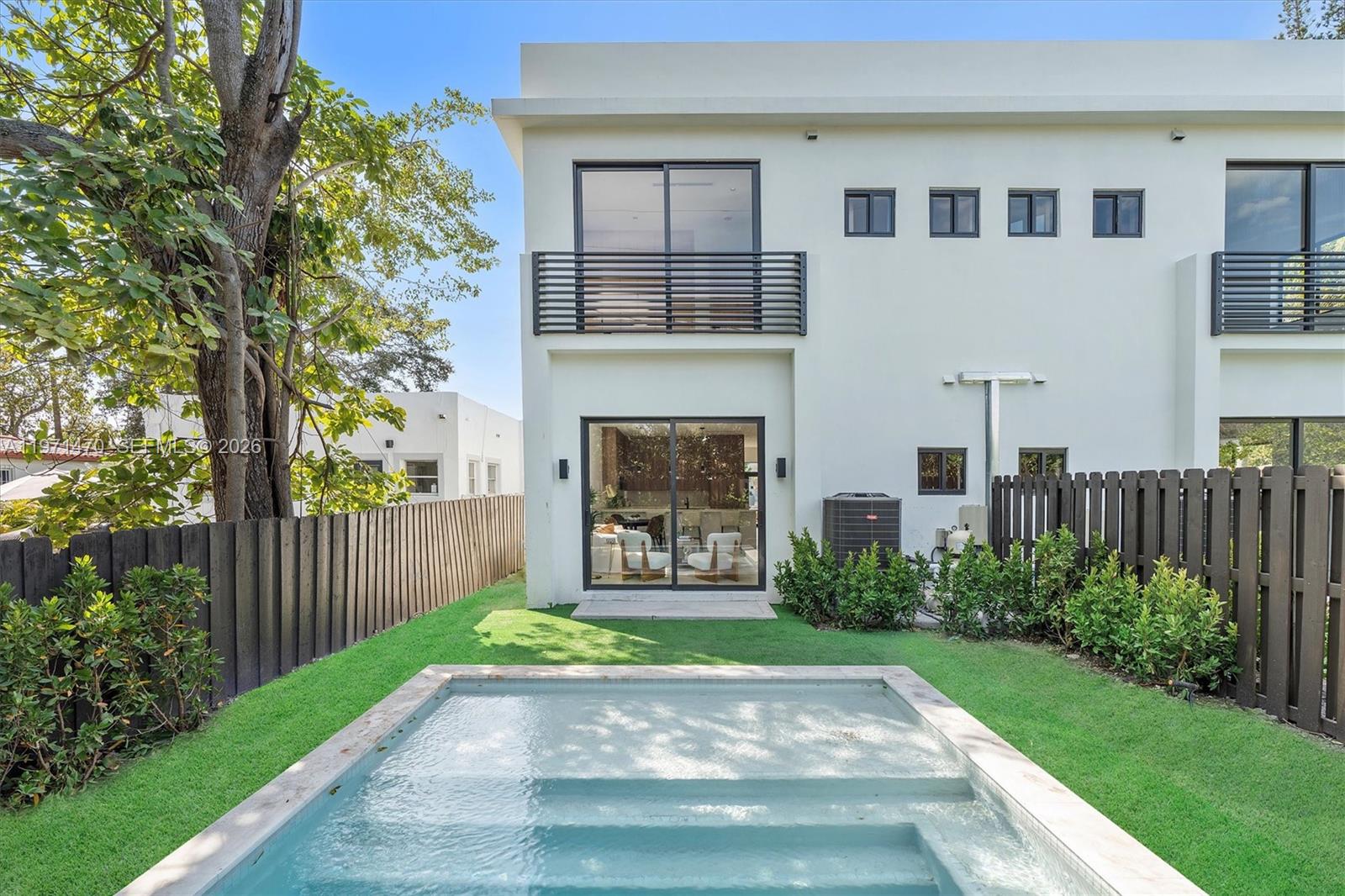 SHADOWLAWN - Residential