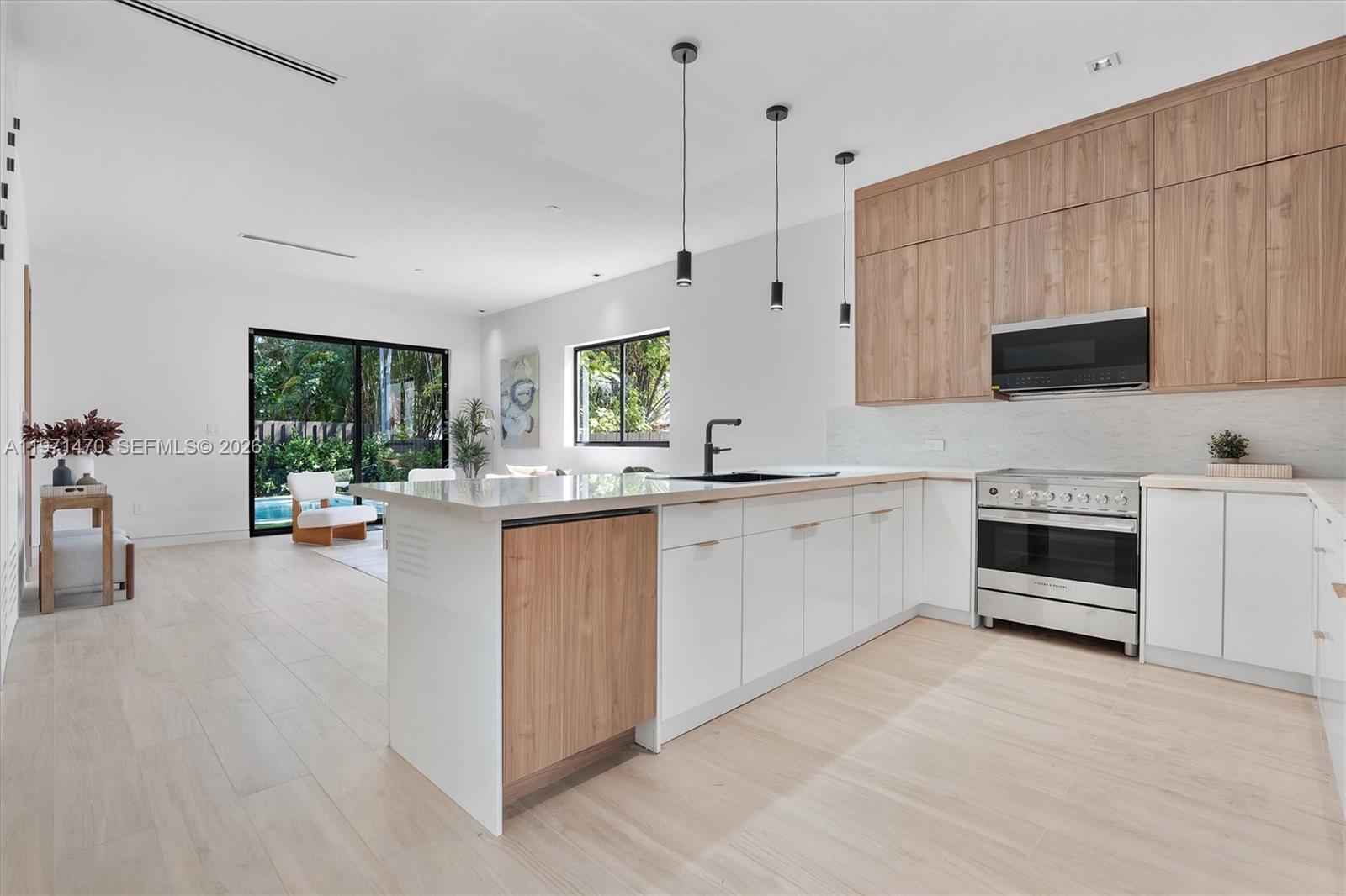 SHADOWLAWN - Residential