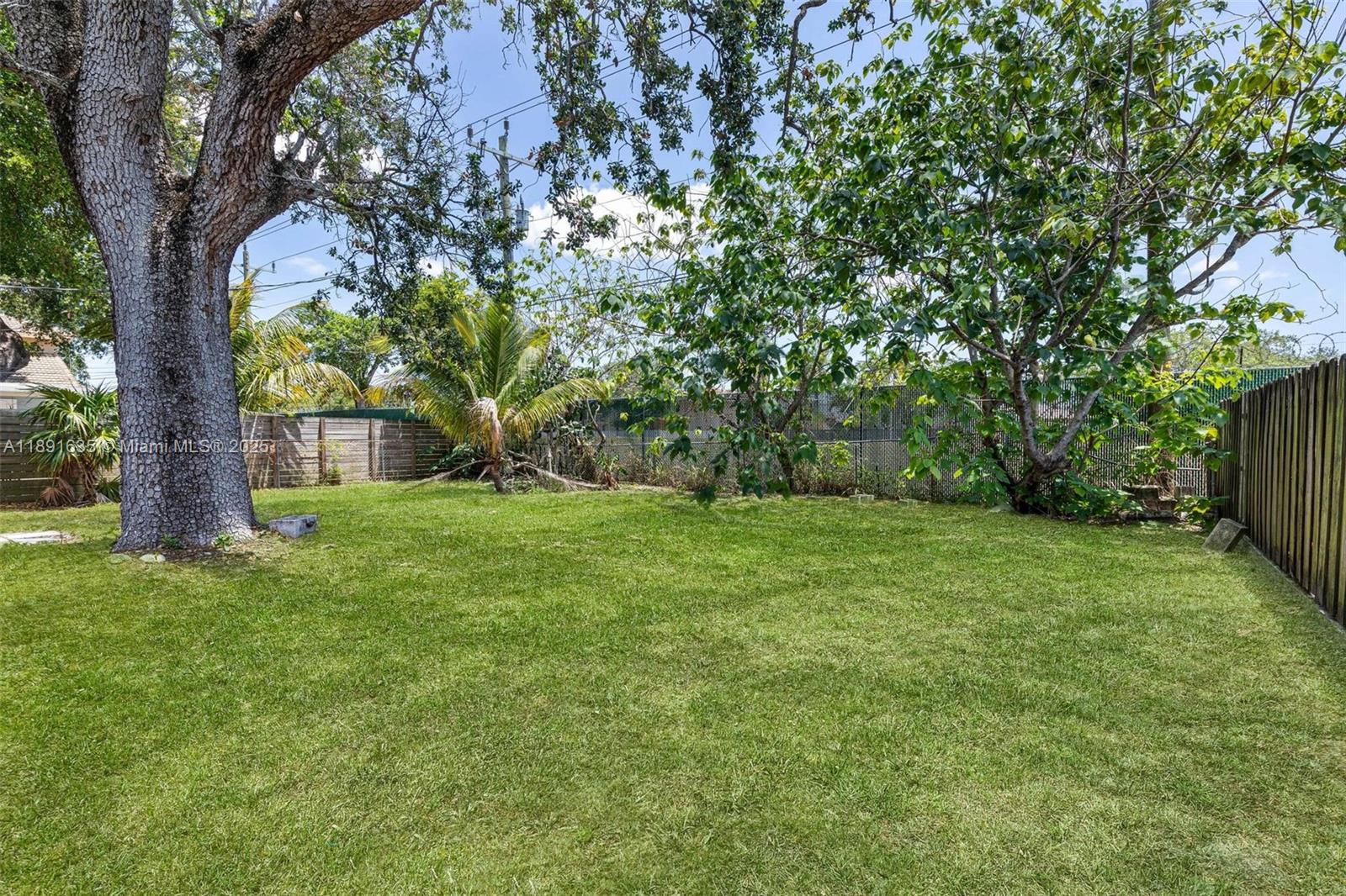 PALM LANE VILLA NO 2 - Residential