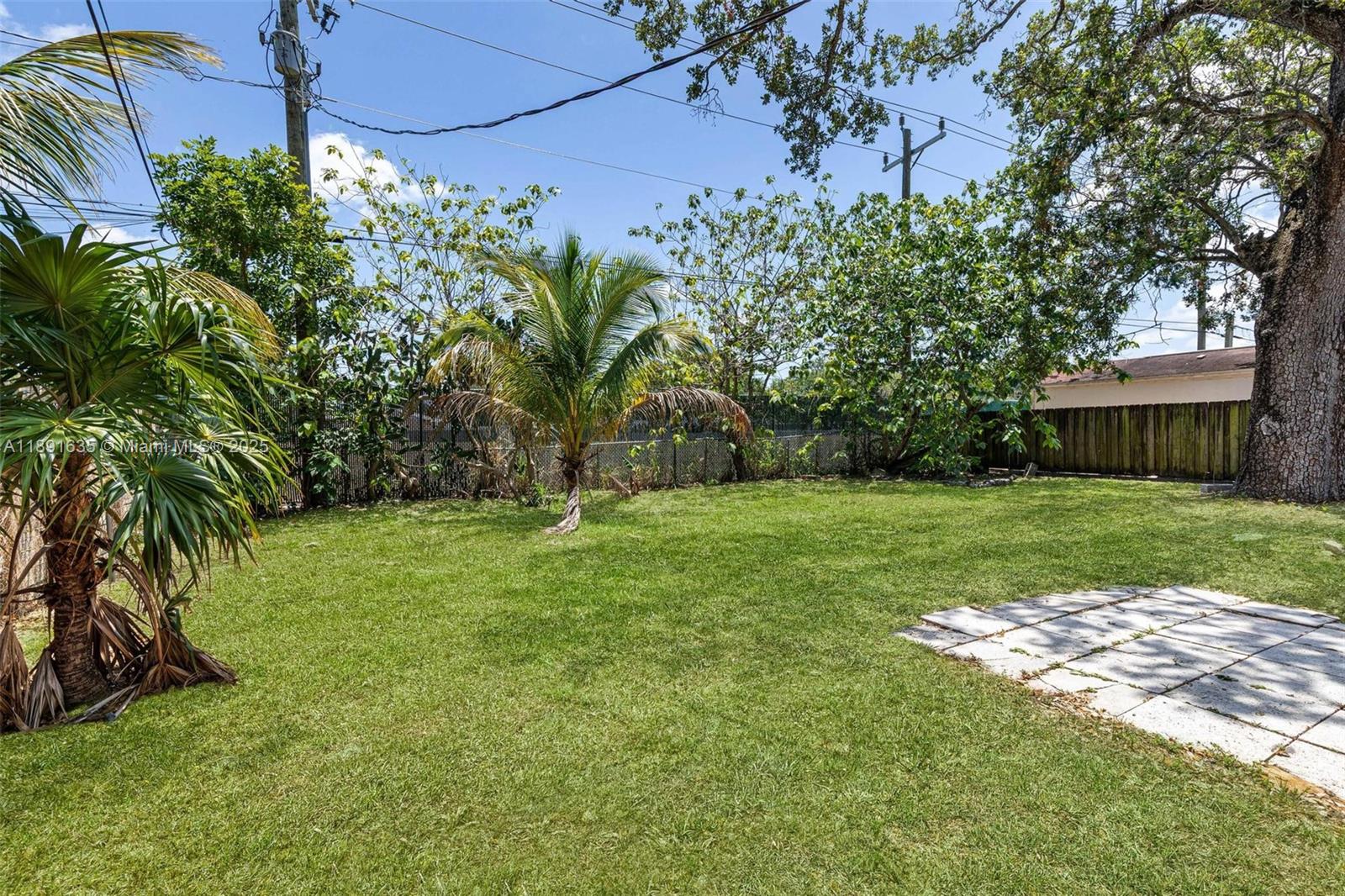 PALM LANE VILLA NO 2 - Residential