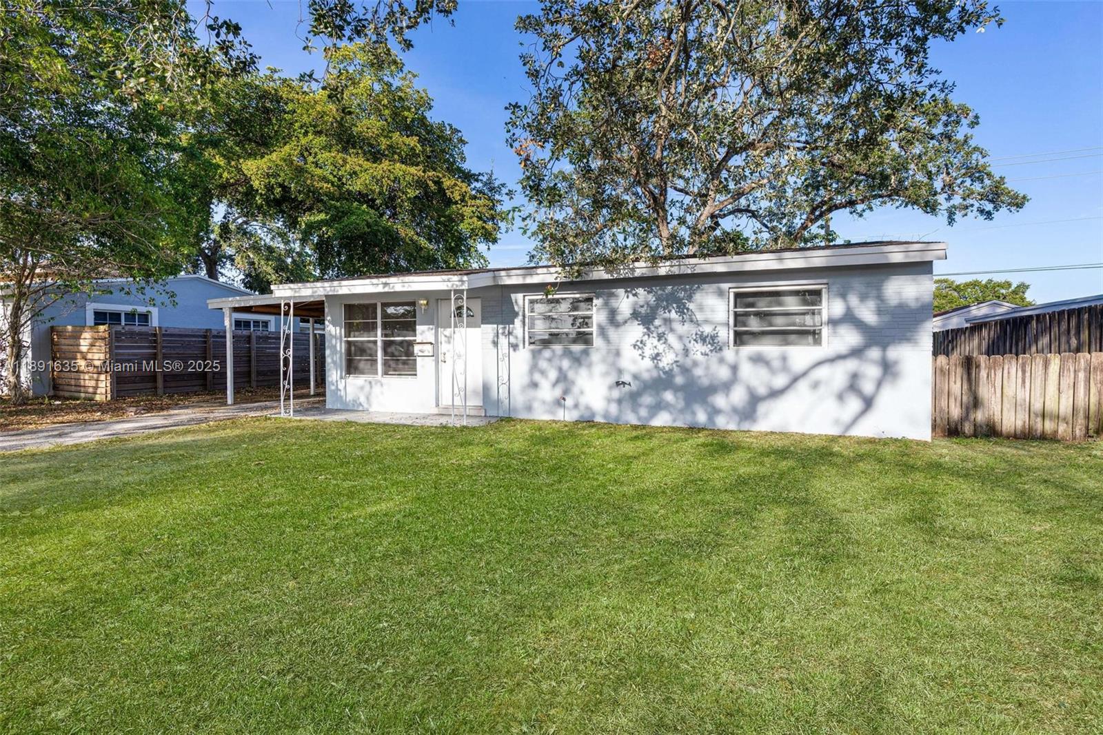 PALM LANE VILLA NO 2 - Residential