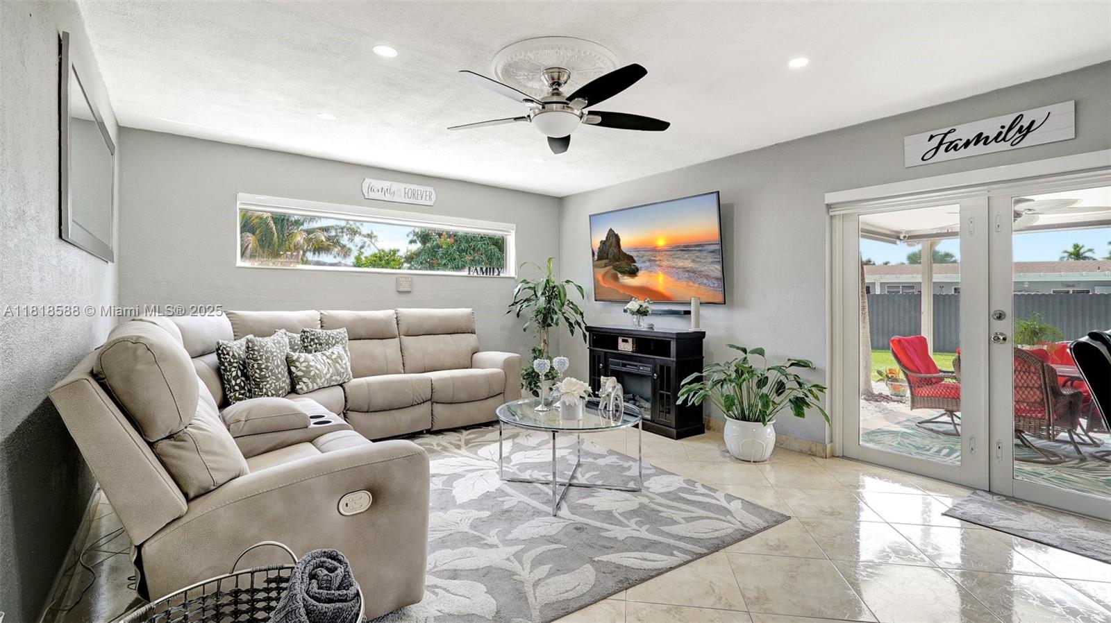 PALM SPRINGS NORTH SEC R - Residential