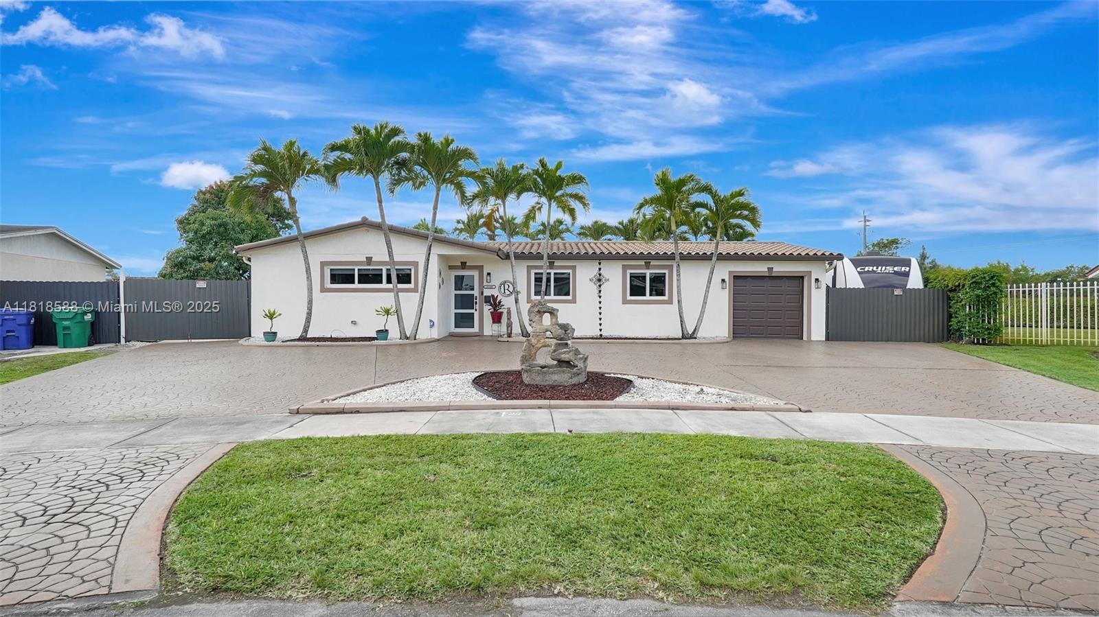 8540 Nw 182nd St, Hialeah, Miami-Dade County, Florida - 4 Bedrooms  
2 Bathrooms - 