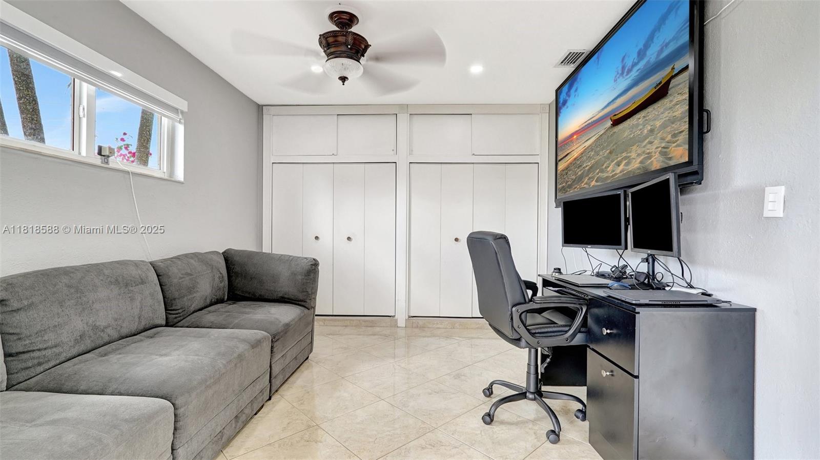 PALM SPRINGS NORTH SEC R - Residential