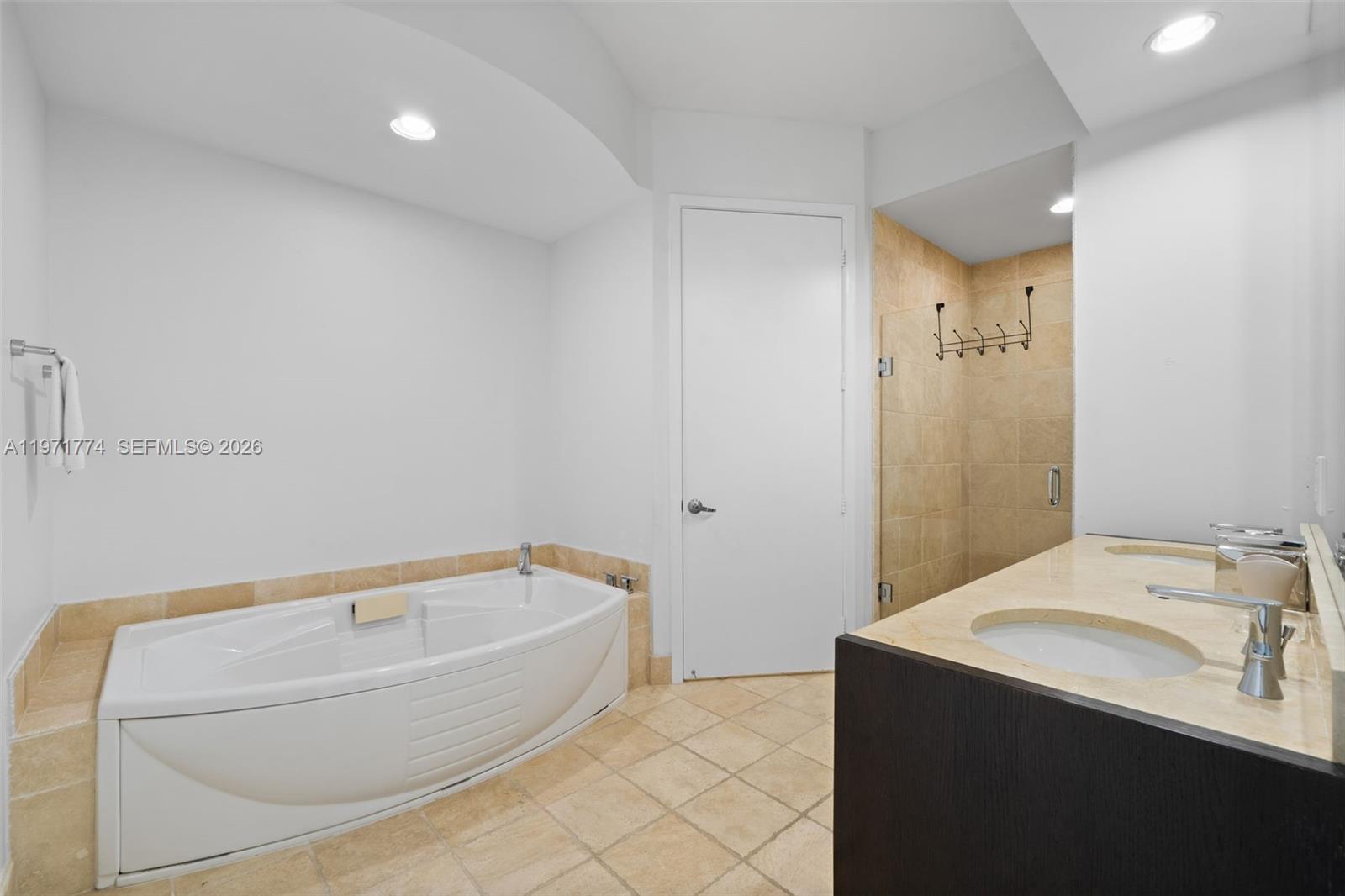 TRUMP ROYALE CONDO - Residential Lease