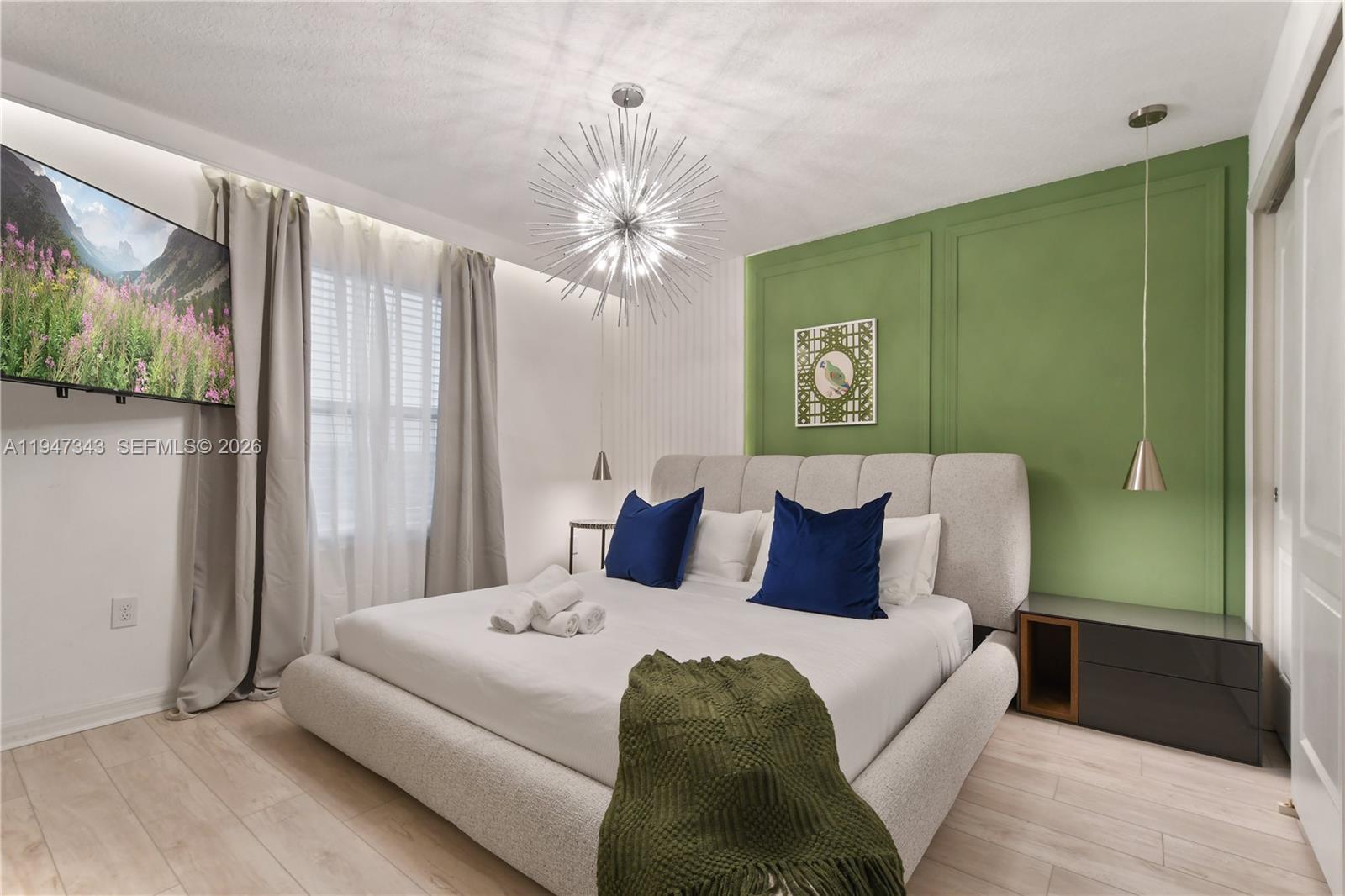 WINDSOR AT WESTSIDE - Residential