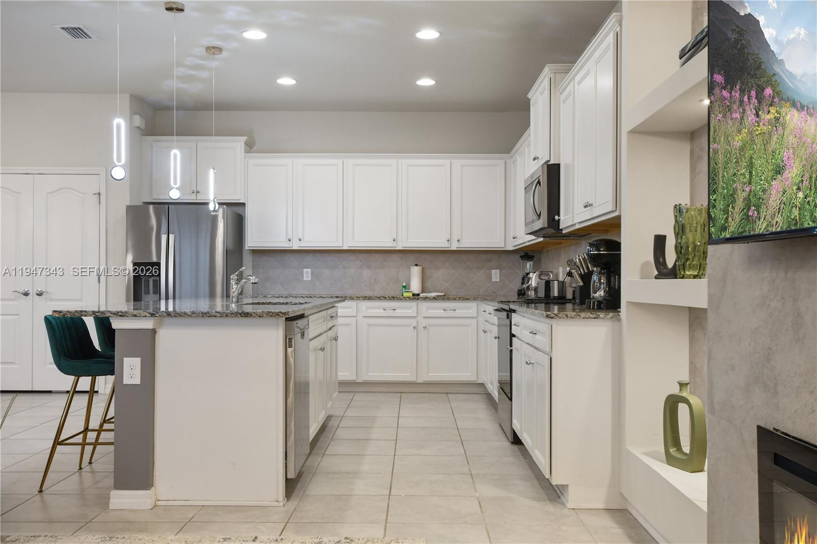 WINDSOR AT WESTSIDE - Residential