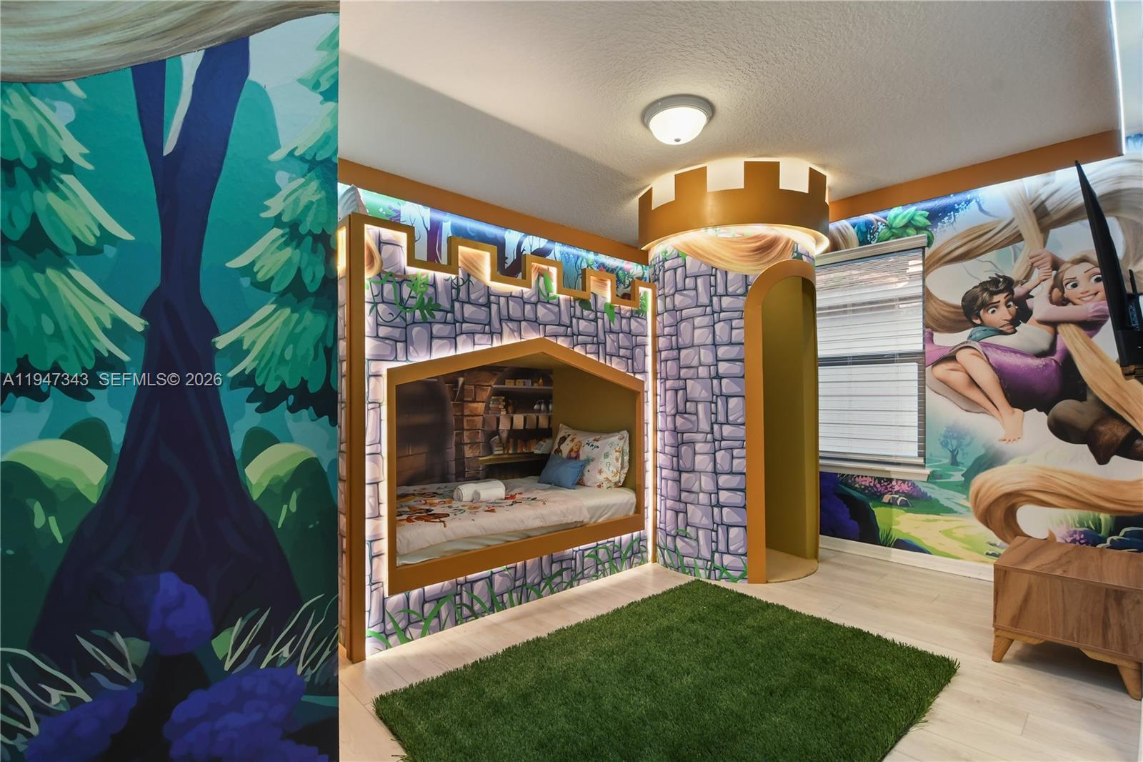 WINDSOR AT WESTSIDE - Residential