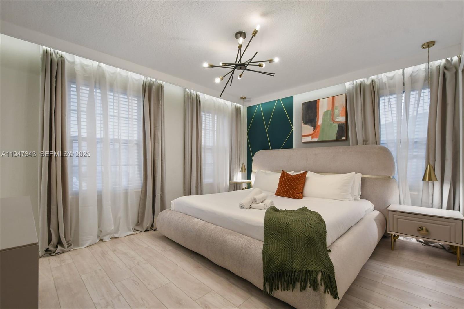 WINDSOR AT WESTSIDE - Residential