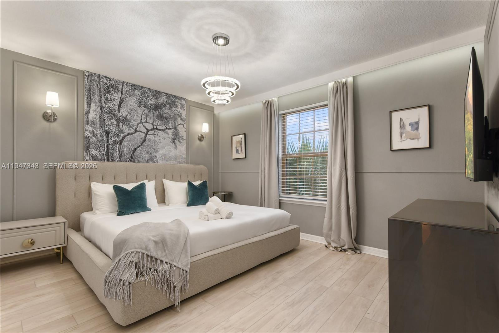 WINDSOR AT WESTSIDE - Residential