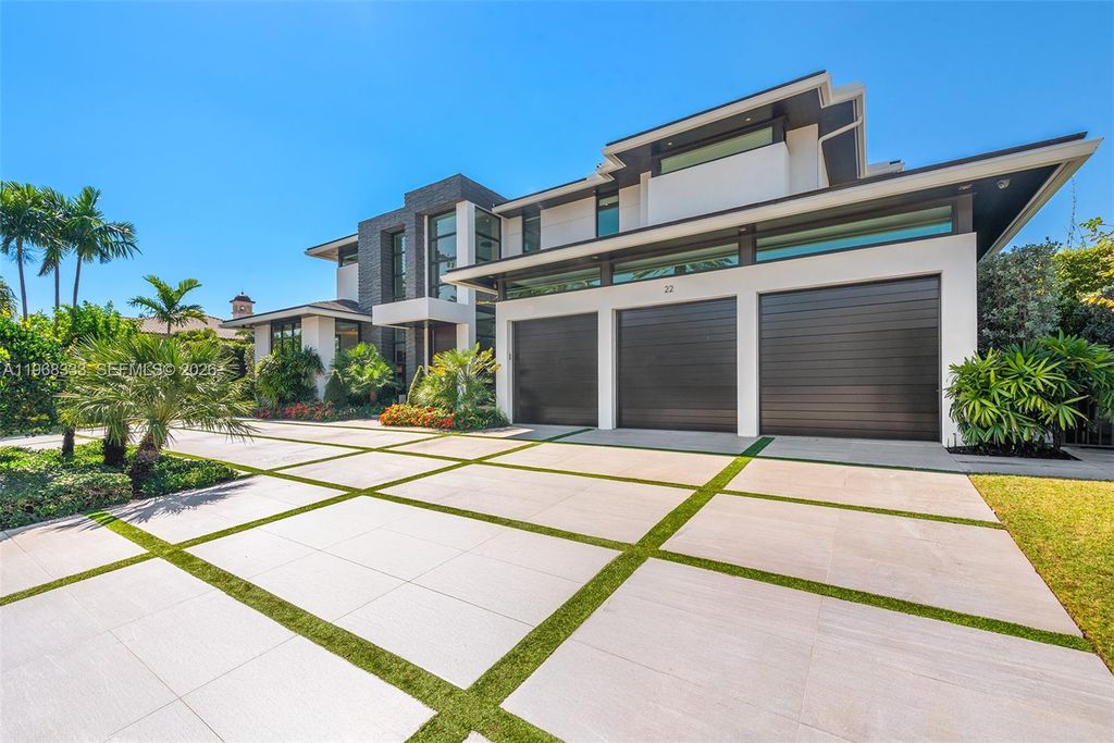 Photo of 22 Isla Bahia Dr, Fort Lauderdale, FL 33316 (MLS # A11968333)