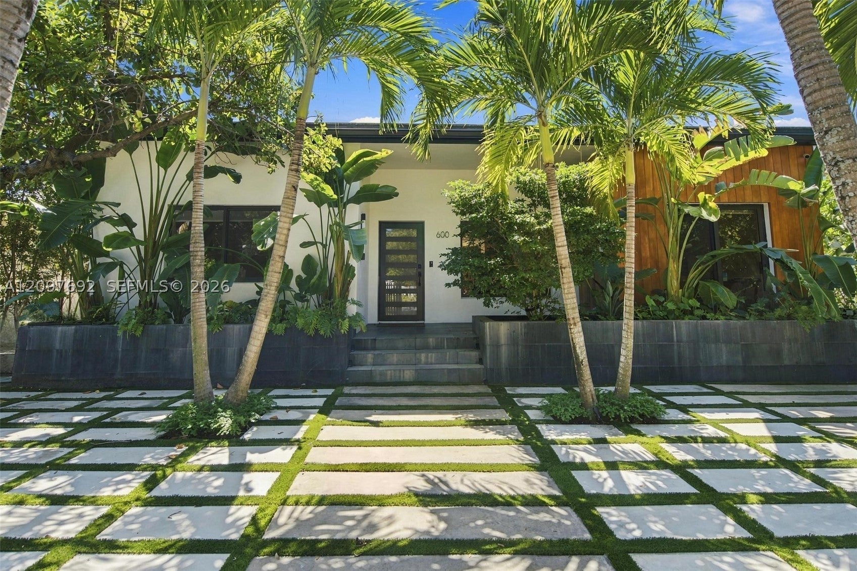 600 W 51st St