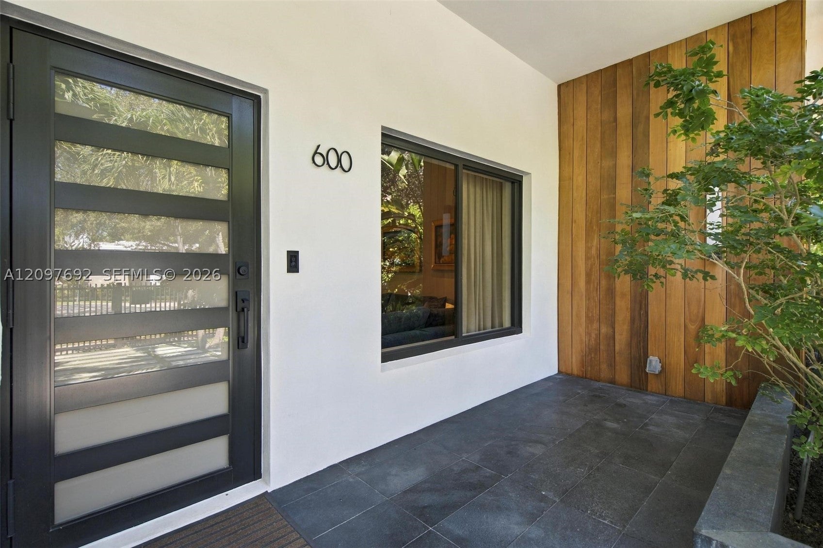 600 W 51st St