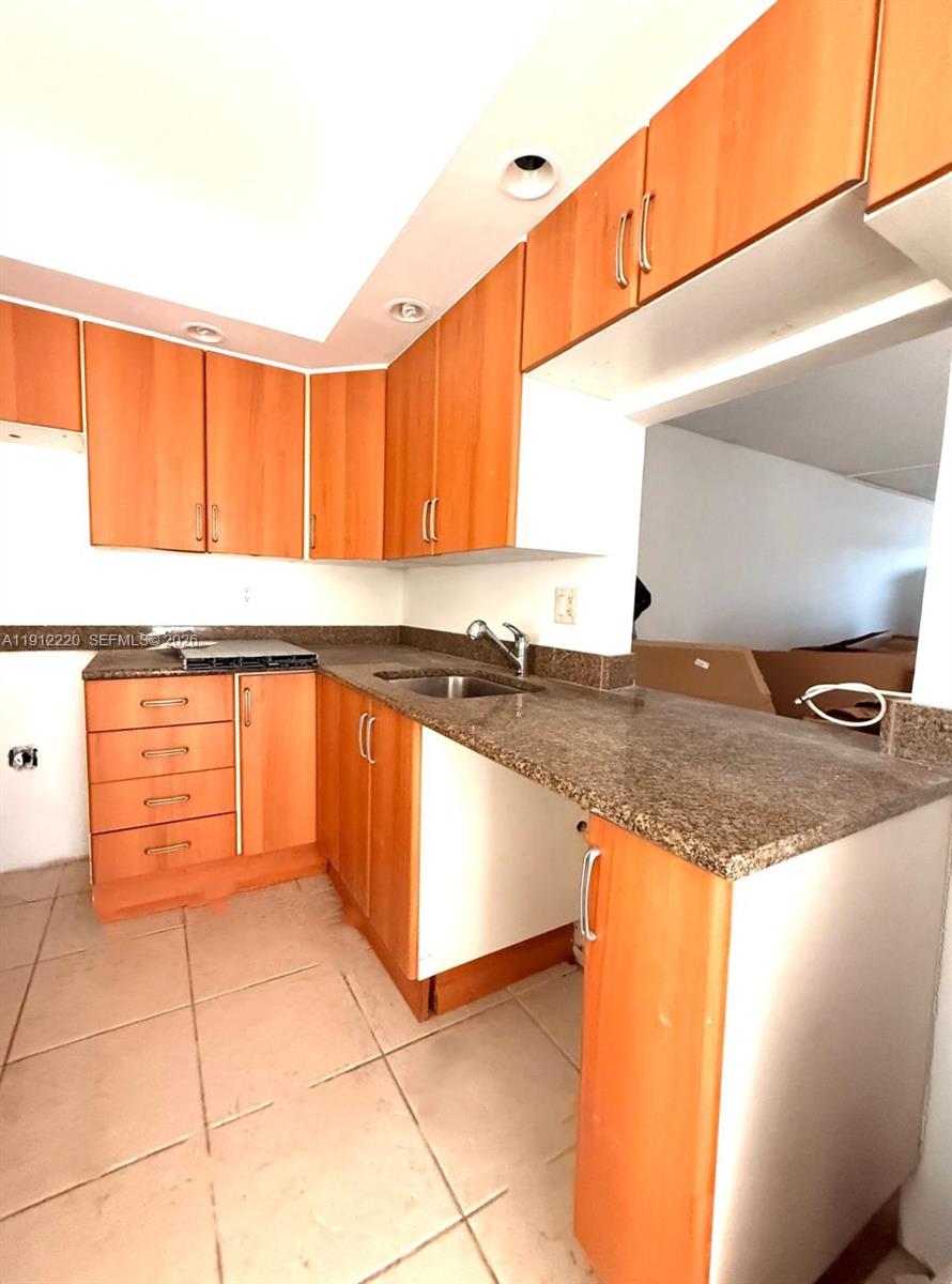 ROLLING GREEN CONDO F - Residential