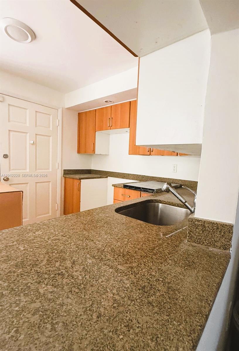 ROLLING GREEN CONDO F - Residential