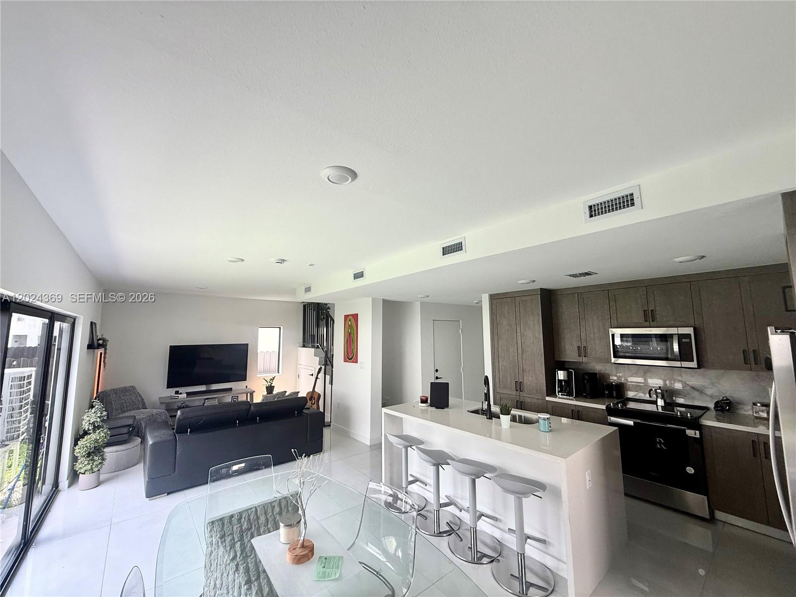 ON ALBA - Residential Lease
