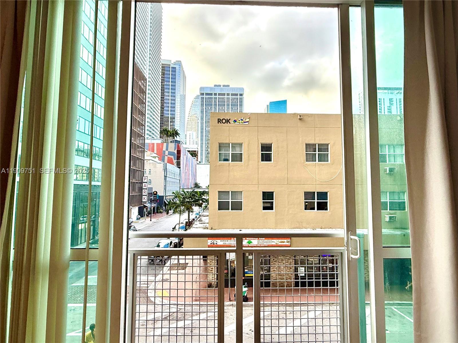 VIZCAYNE SOUTH CONDO - Residential