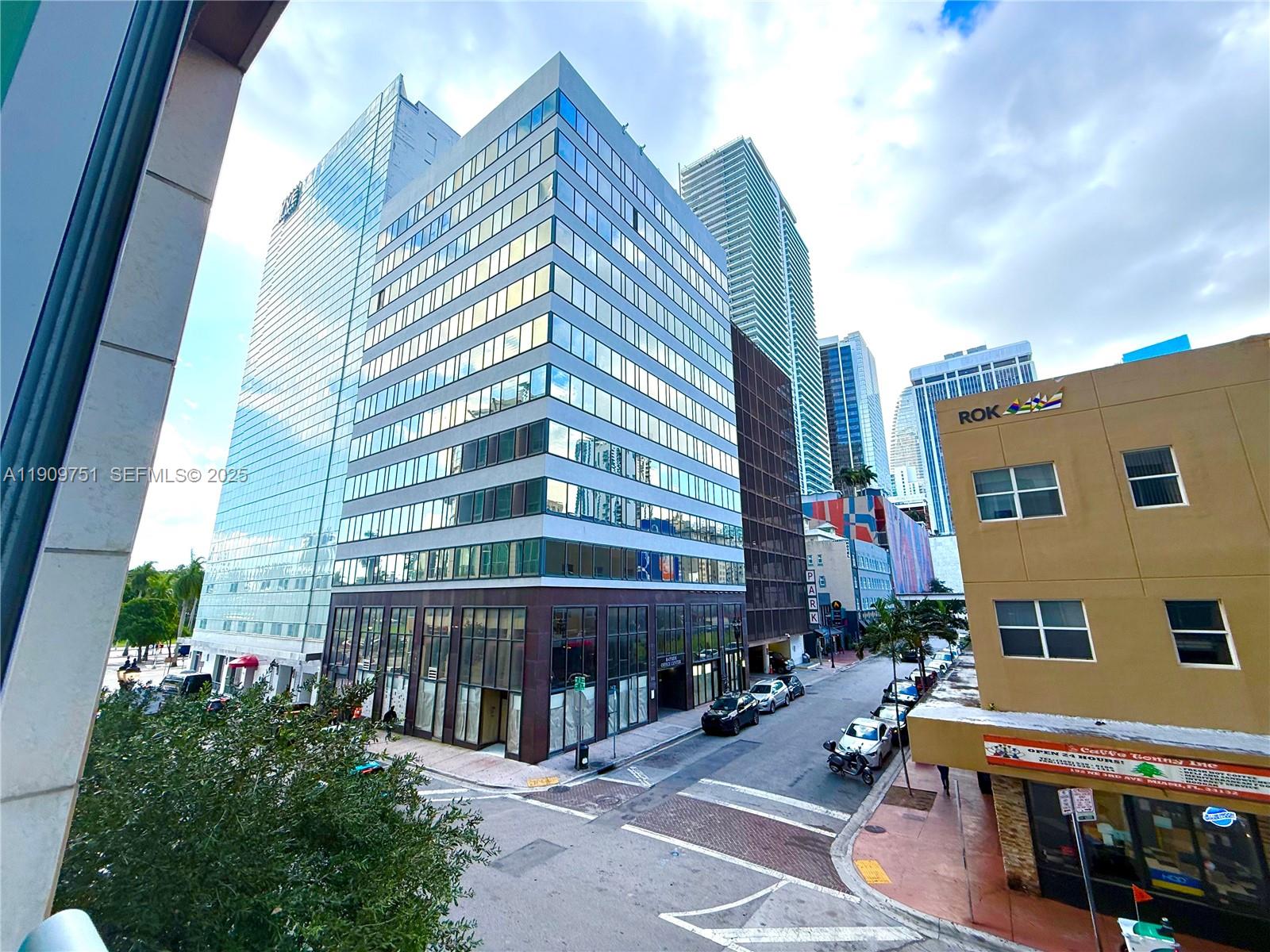 VIZCAYNE SOUTH CONDO - Residential