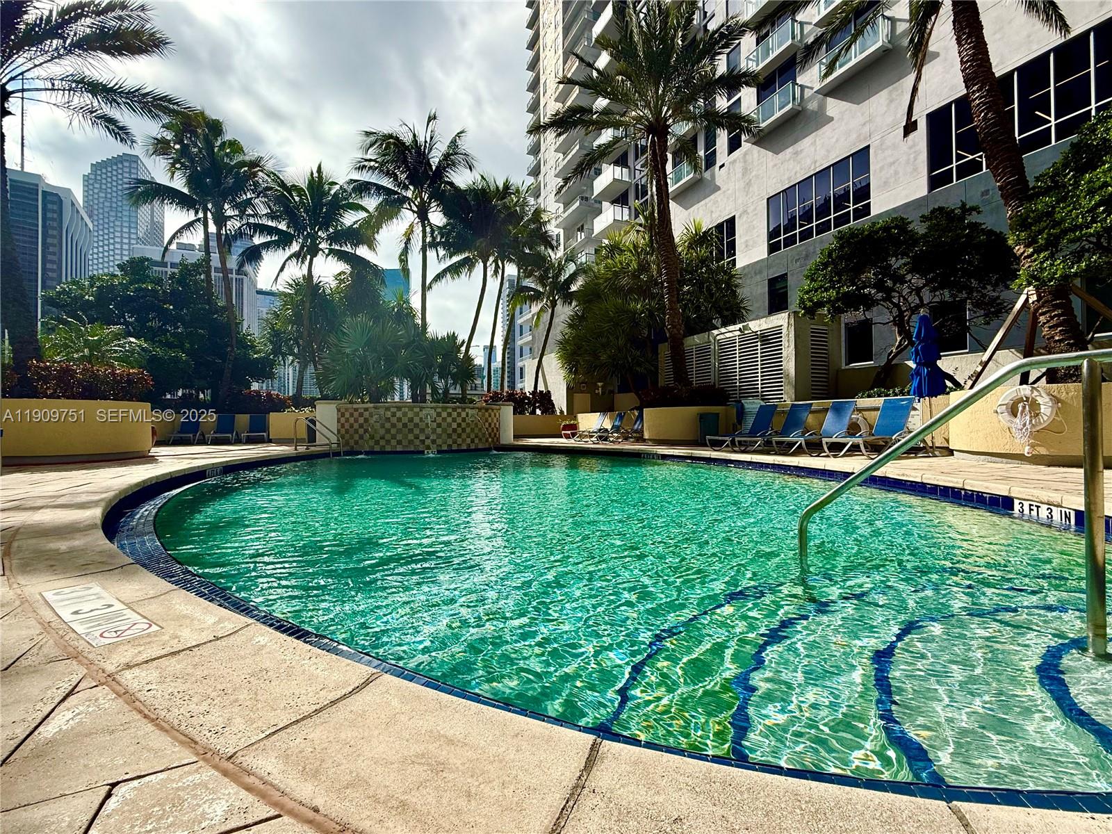 VIZCAYNE SOUTH CONDO - Residential