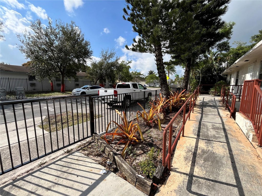 Photo of 800 NW 6th Ave, Pompano Beach, FL 33060 (MLS # A11738577)