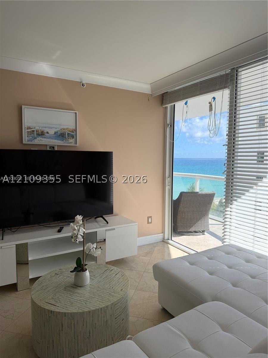 6365 Collins Ave 906