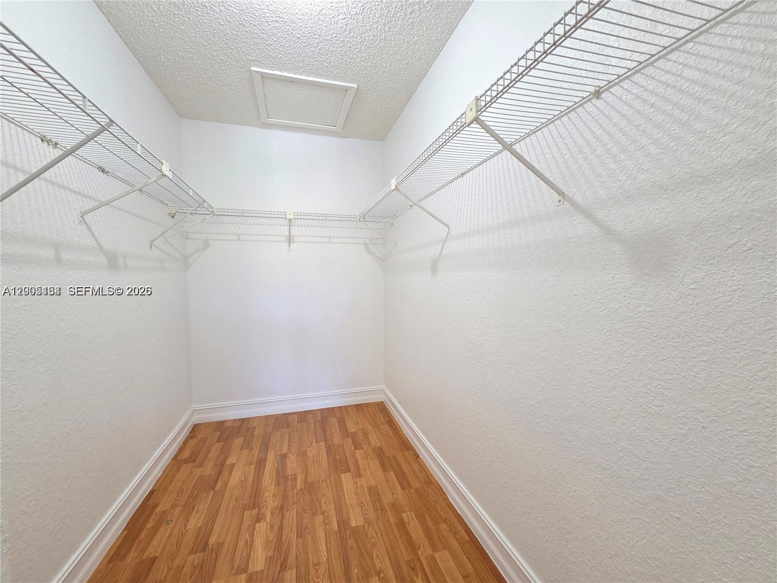 VISTA LAGO AT THE HAMMOCK - Residential