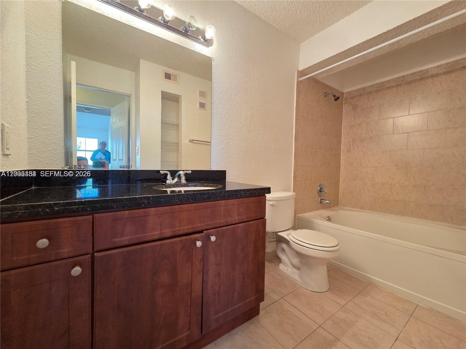 VISTA LAGO AT THE HAMMOCK - Residential