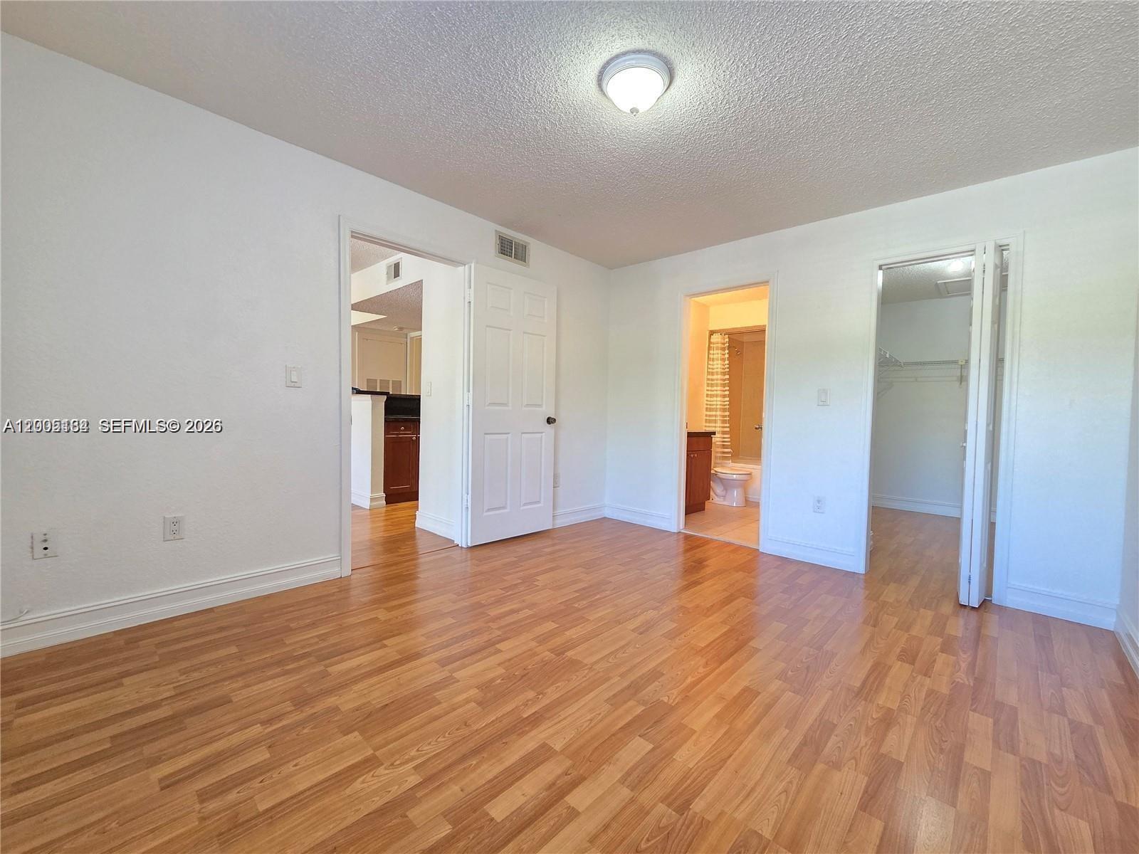 VISTA LAGO AT THE HAMMOCK - Residential