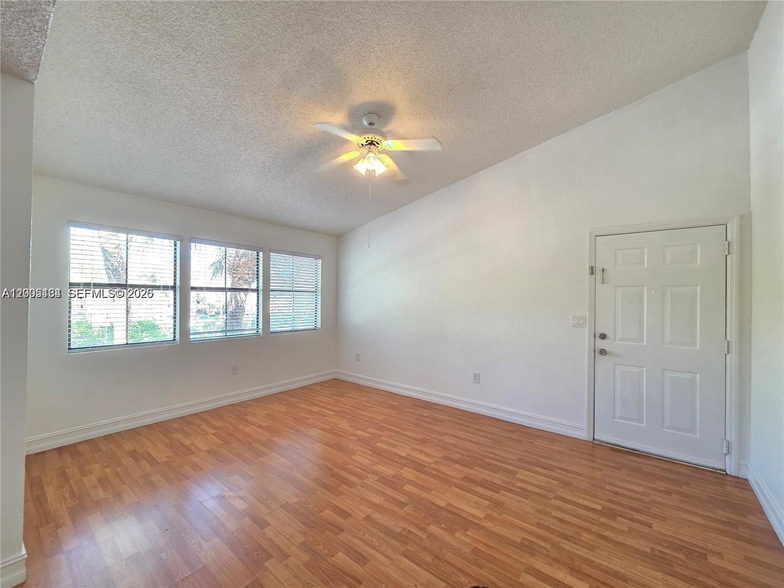 VISTA LAGO AT THE HAMMOCK - Residential