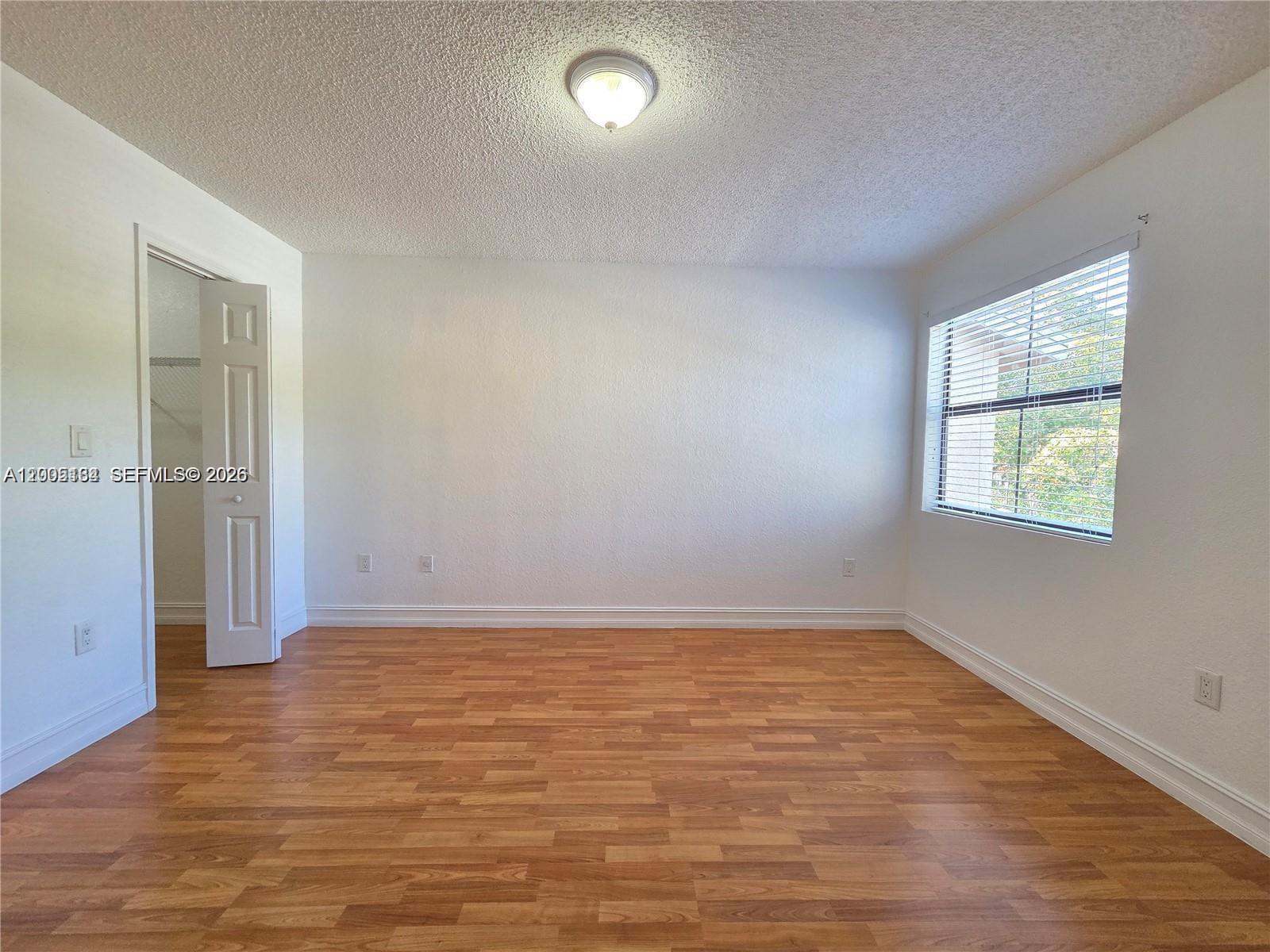 VISTA LAGO AT THE HAMMOCK - Residential