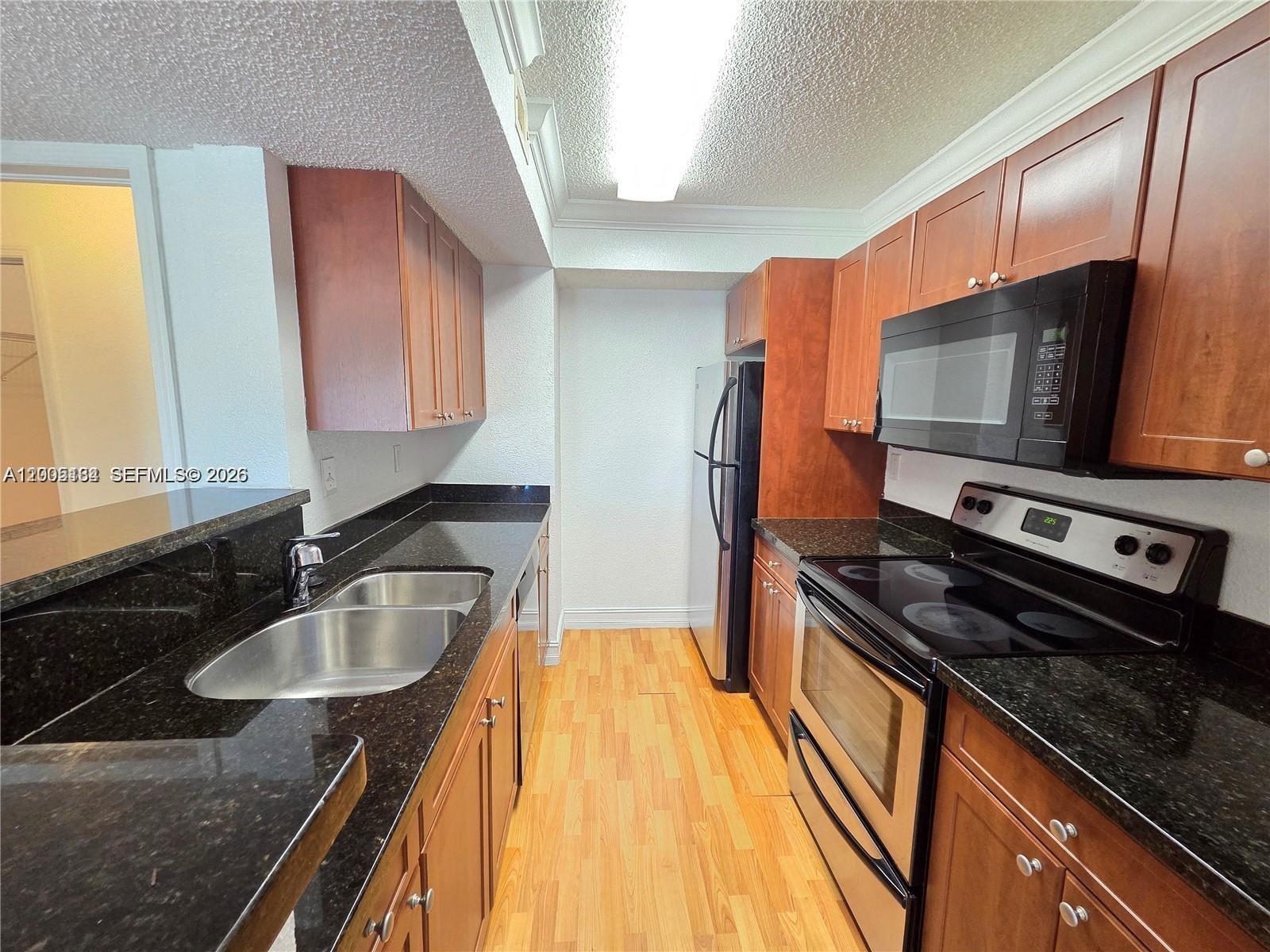 VISTA LAGO AT THE HAMMOCK - Residential