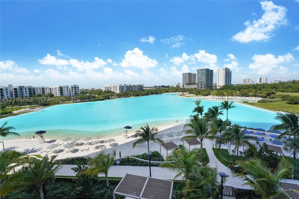 2411 LAGUNA CIR UNIT 409, MIAMI, FL 33181 - Image 48a7c105e6a9d04d5ceb92fd13cb70f8/2032079596