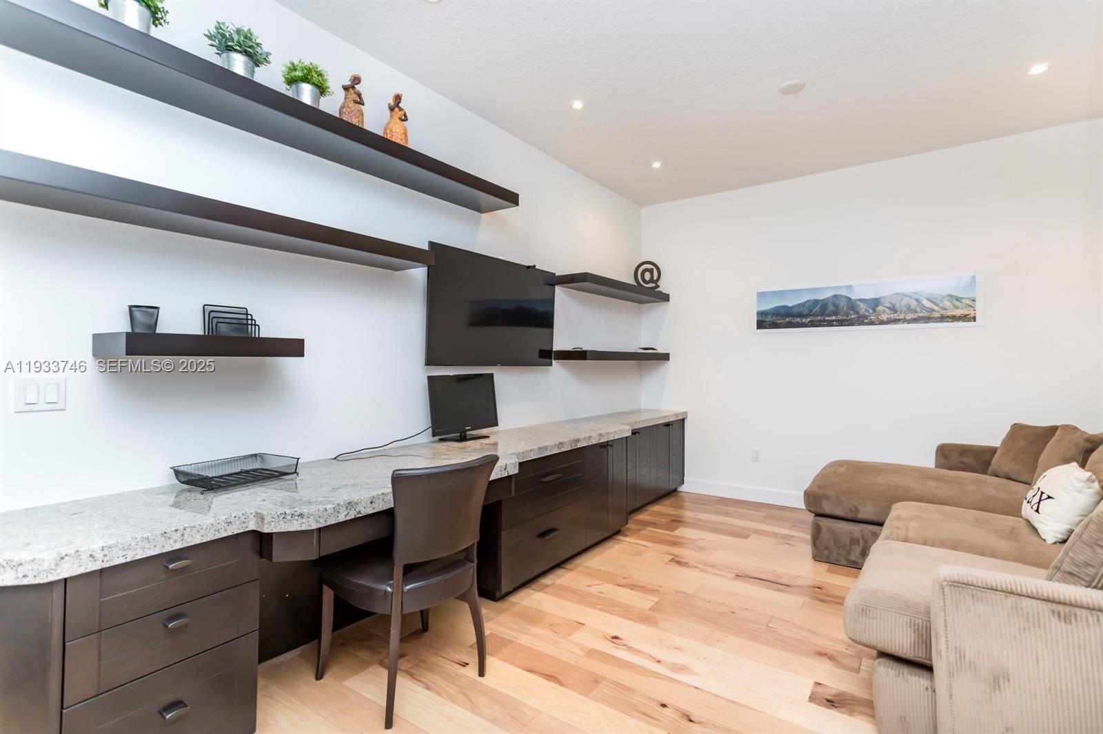 BLUE LAKE TOWNHOMES - Residential