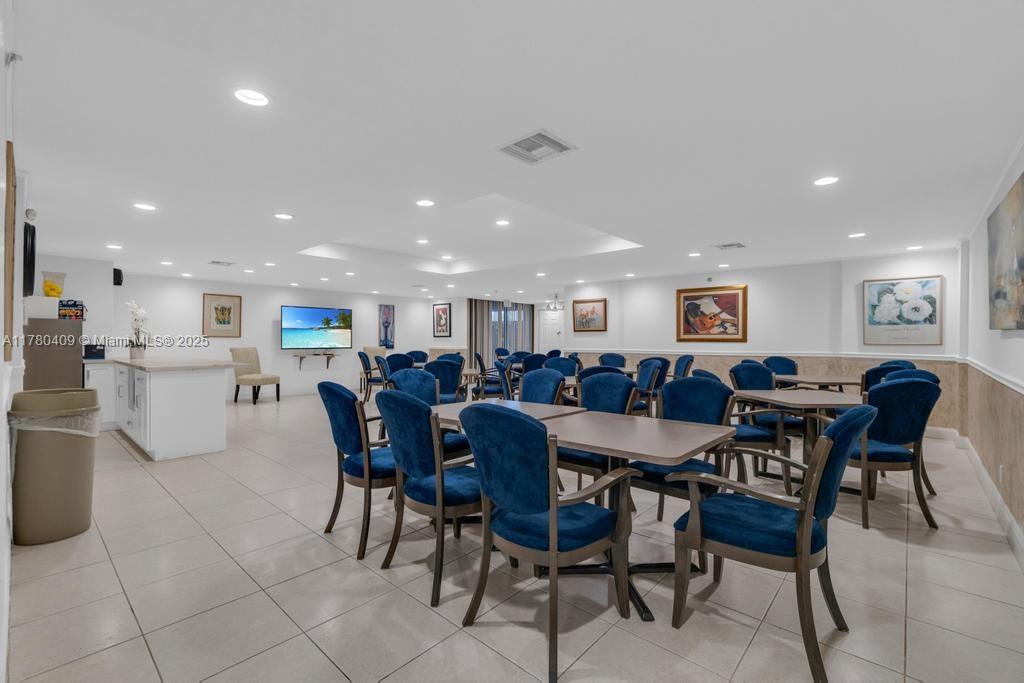 COUNTRY CLUB APTS AT BONAV - Residential