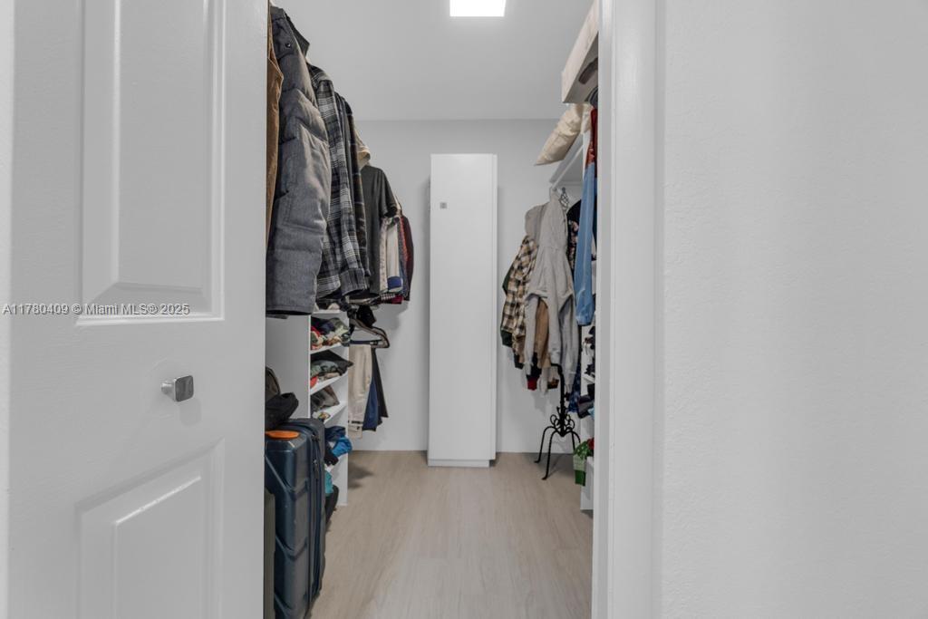 COUNTRY CLUB APTS AT BONAV - Residential