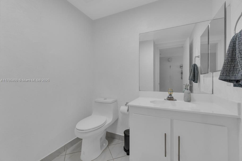 COUNTRY CLUB APTS AT BONAV - Residential