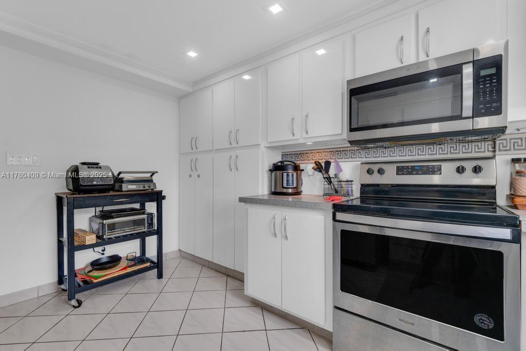 search properties 3 16300 Golf Club Rd 401