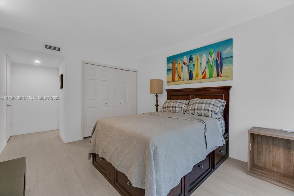 COUNTRY CLUB APTS AT BONAV - Residential