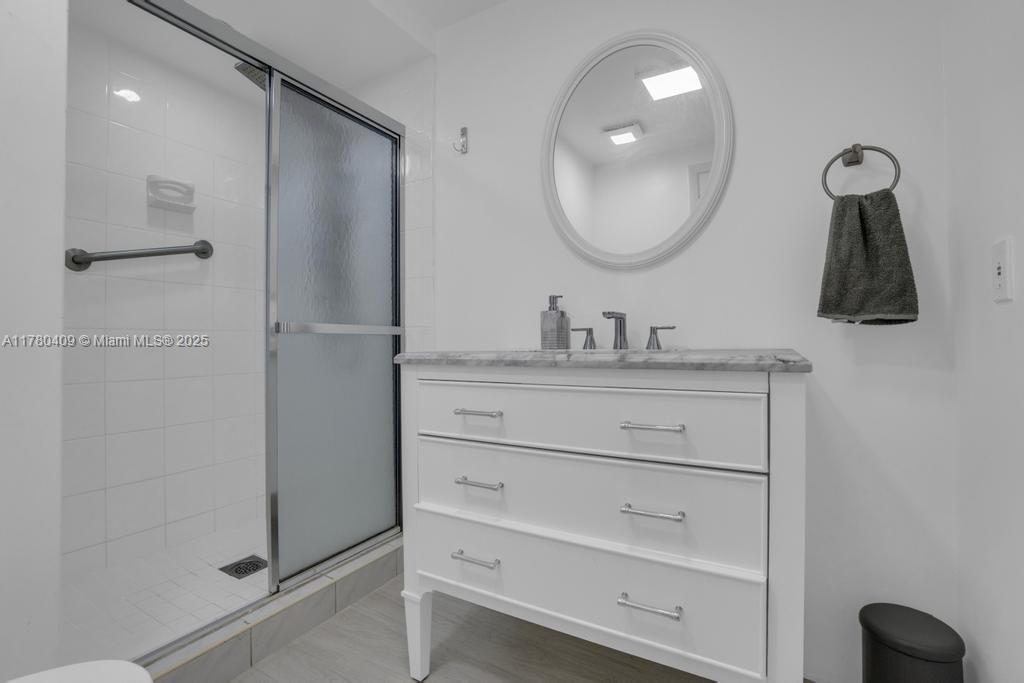 COUNTRY CLUB APTS AT BONAV - Residential