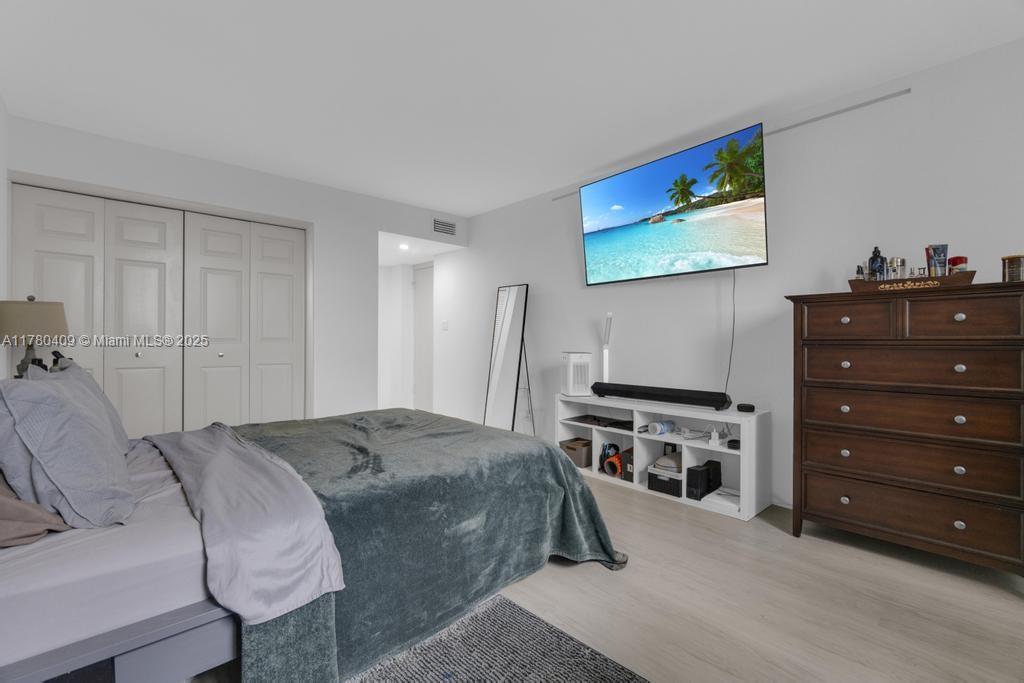 COUNTRY CLUB APTS AT BONAV - Residential