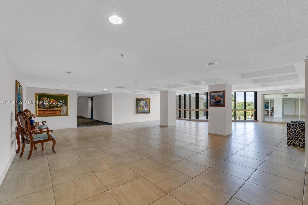 COUNTRY CLUB APTS AT BONAV - Residential