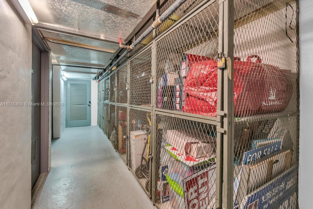 COUNTRY CLUB APTS AT BONAV - Residential