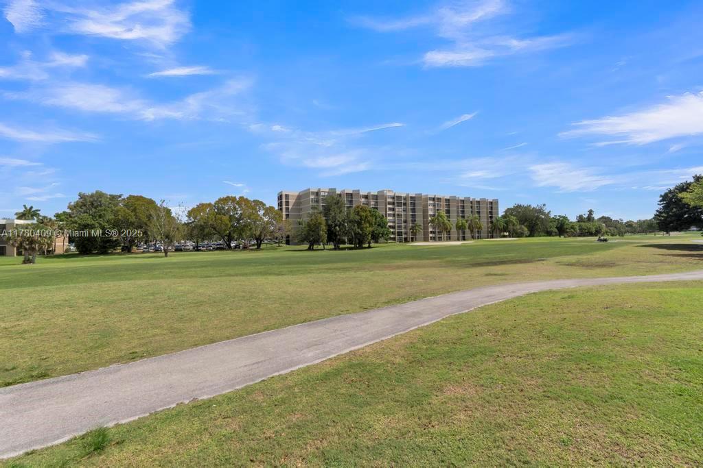 COUNTRY CLUB APTS AT BONAV - Residential