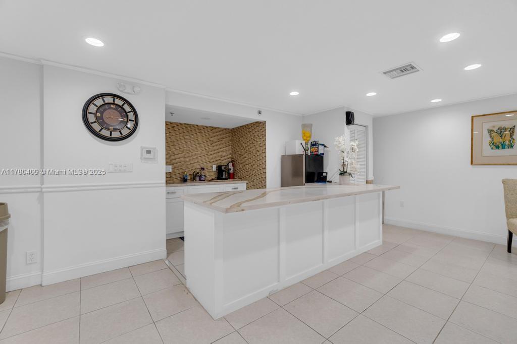 COUNTRY CLUB APTS AT BONAV - Residential