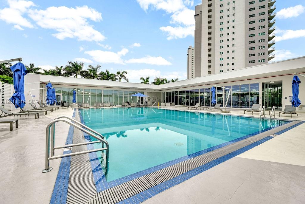 THE OAKS I CONDO - Residential