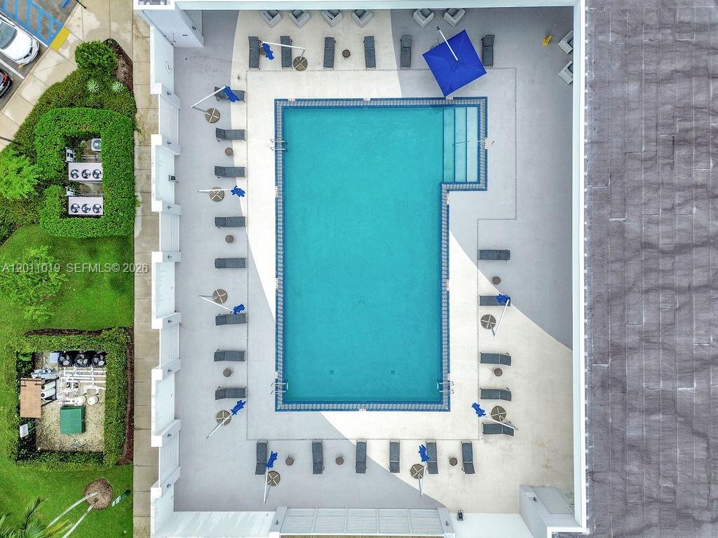 THE OAKS I CONDO - Residential
