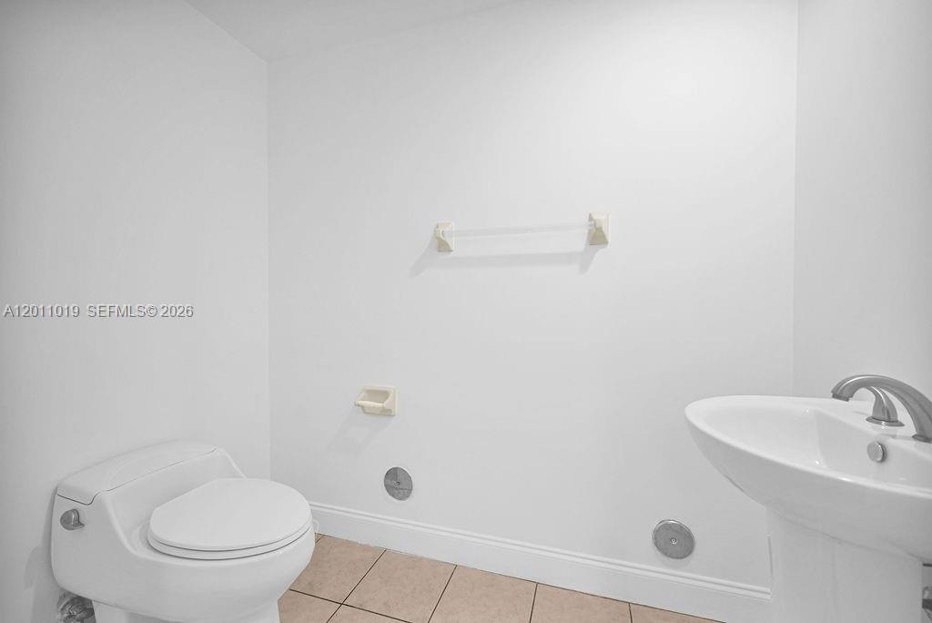 THE OAKS I CONDO - Residential
