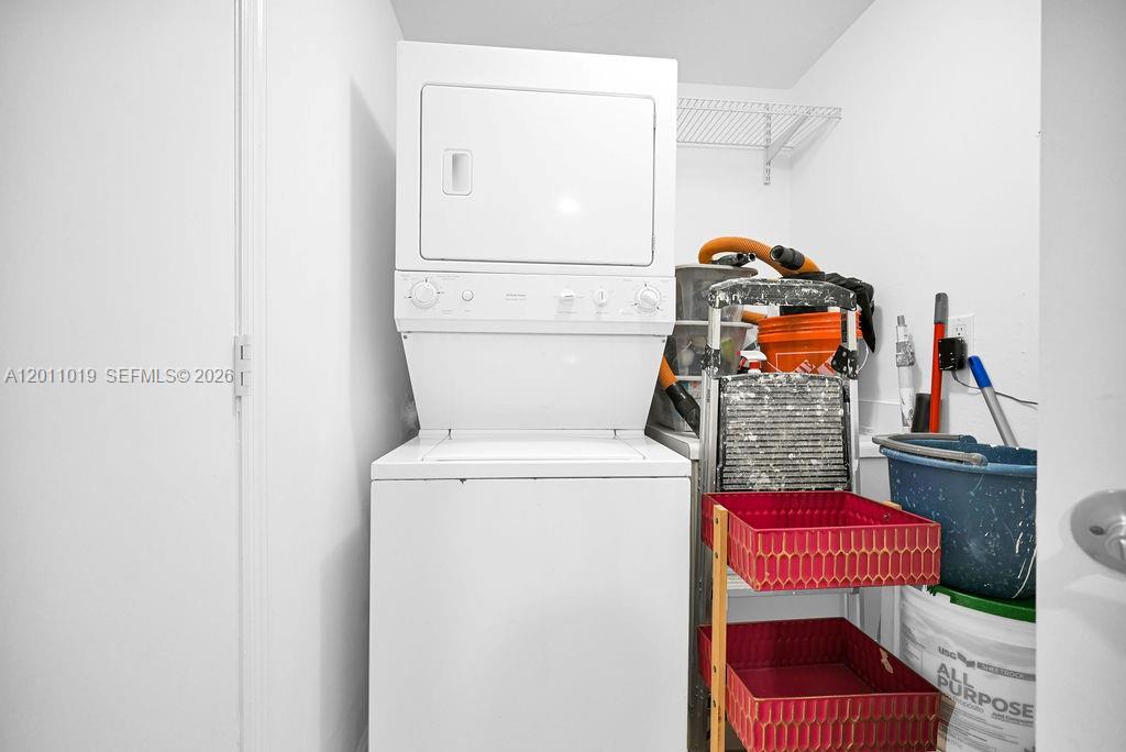 THE OAKS I CONDO - Residential