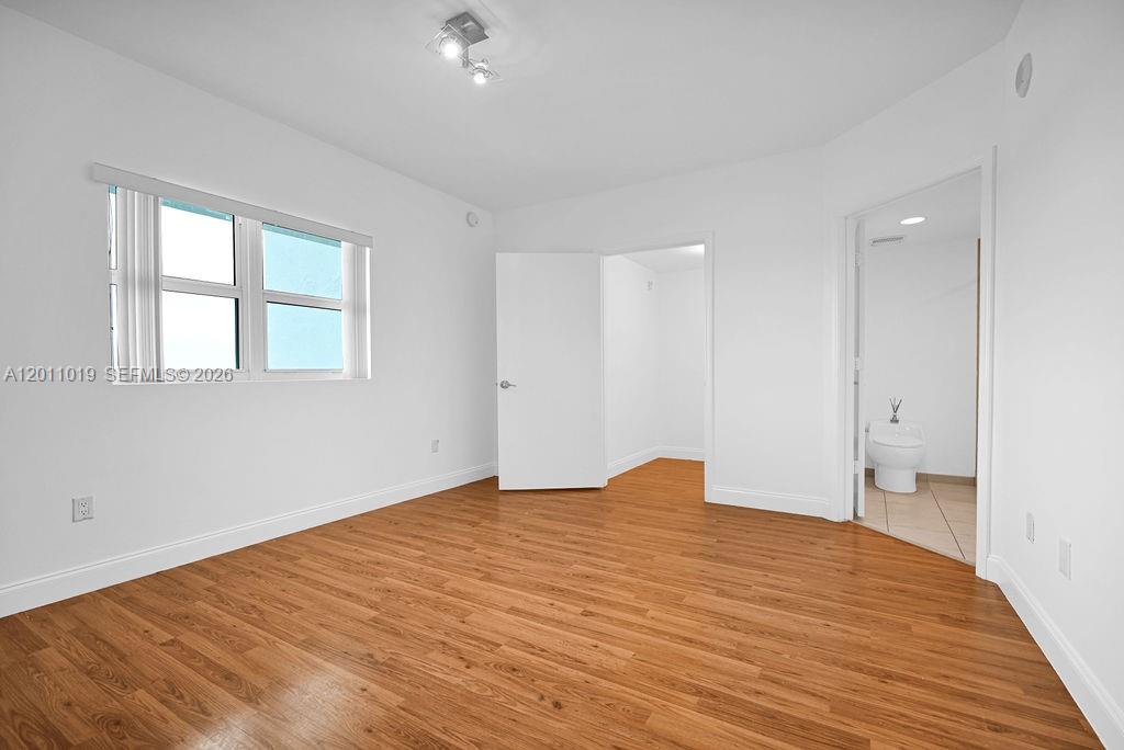 THE OAKS I CONDO - Residential